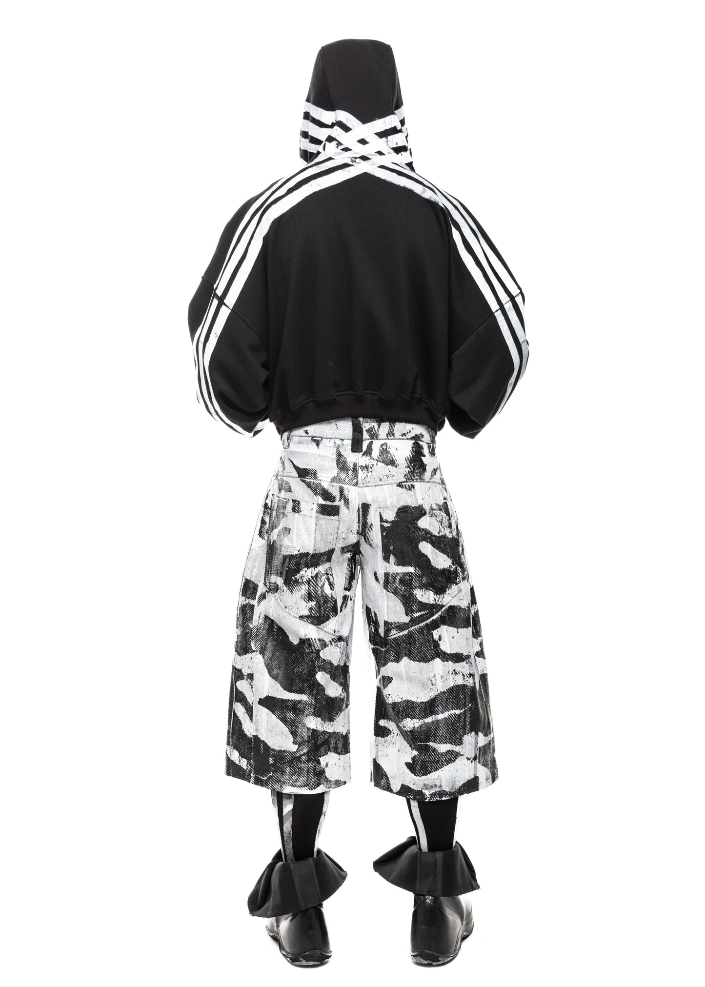 CAMO WAXED WHITE DENIM SHORTS