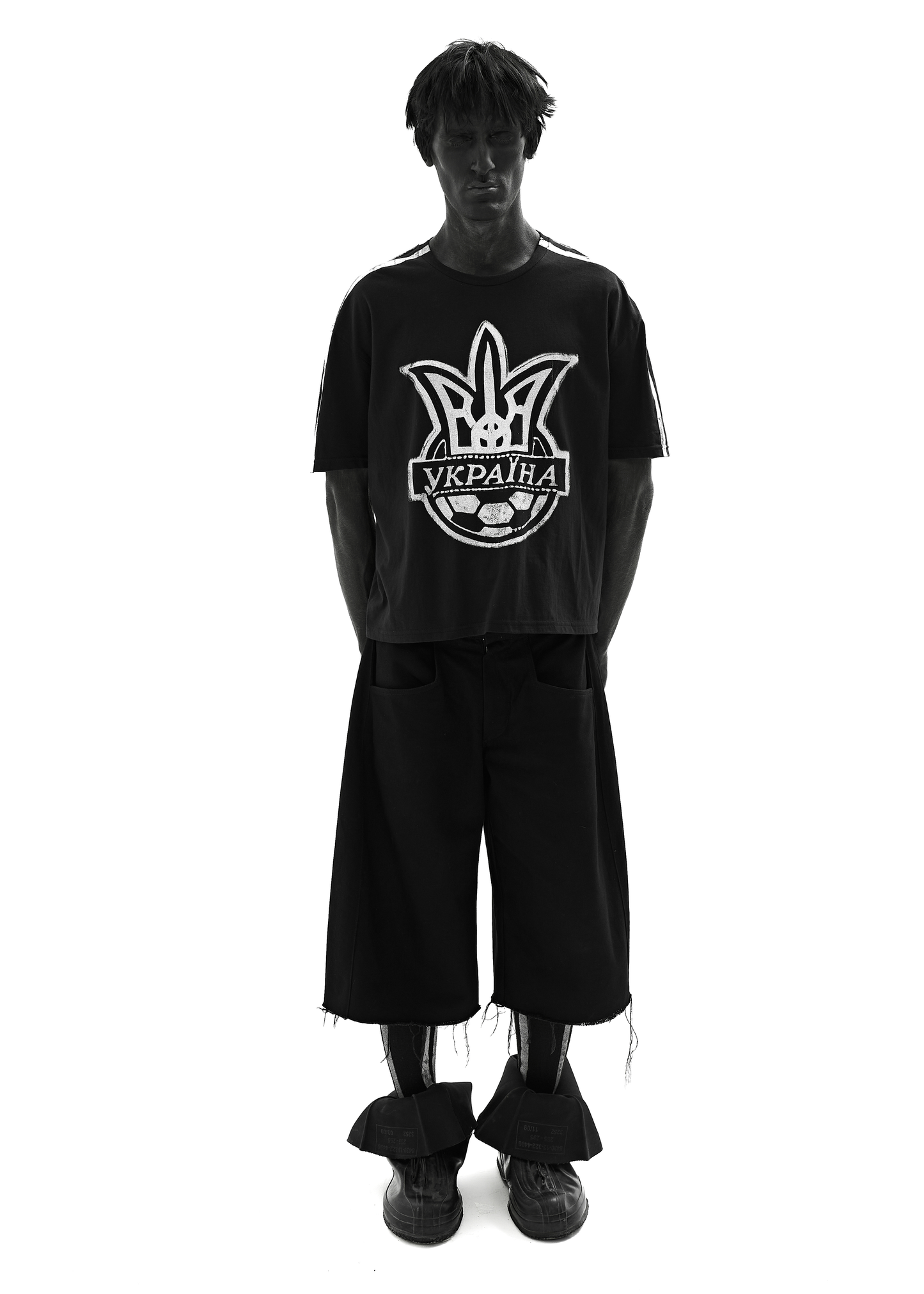 STRIPES BLACK T-SHIRT
