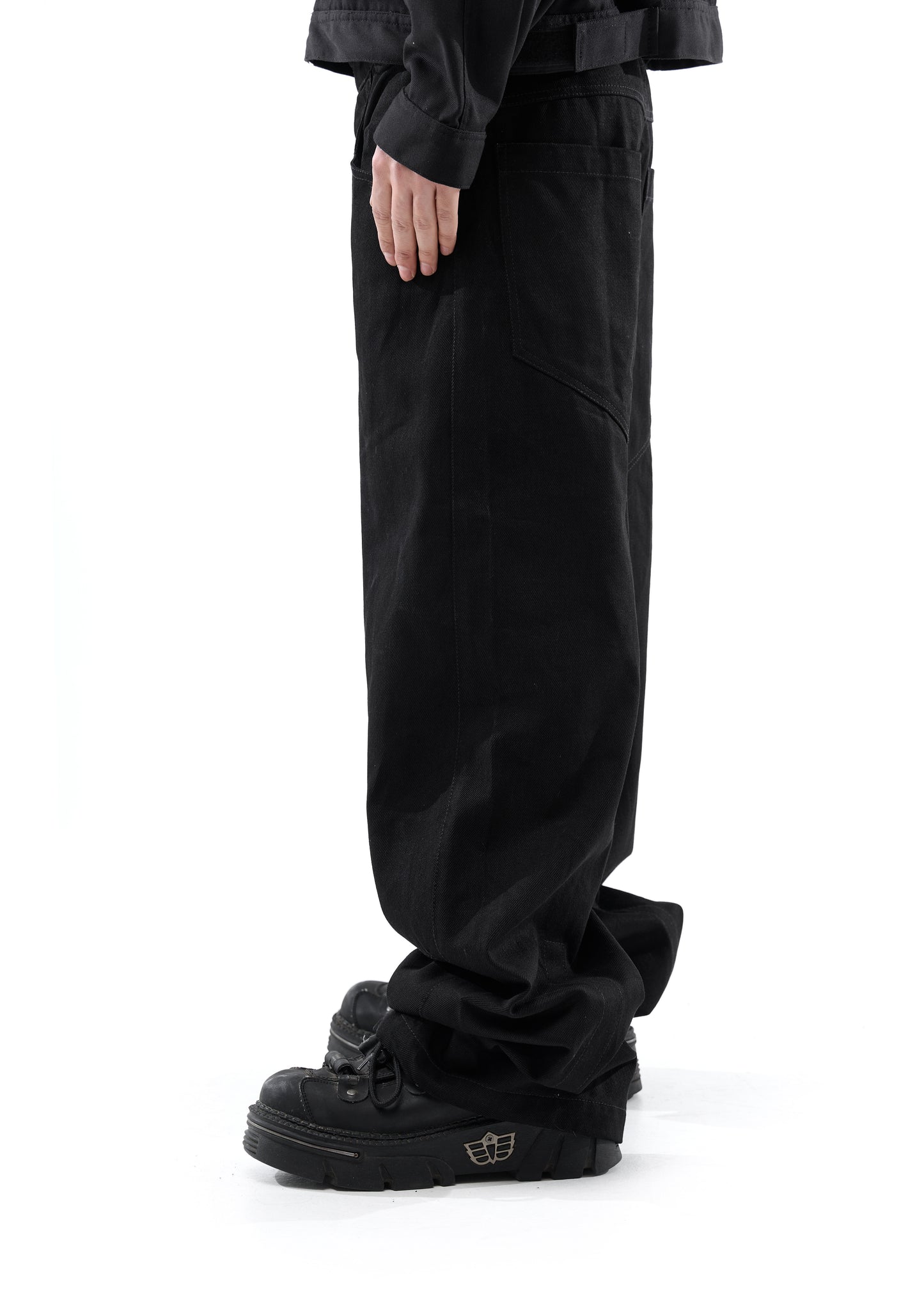 BLACK JEANS