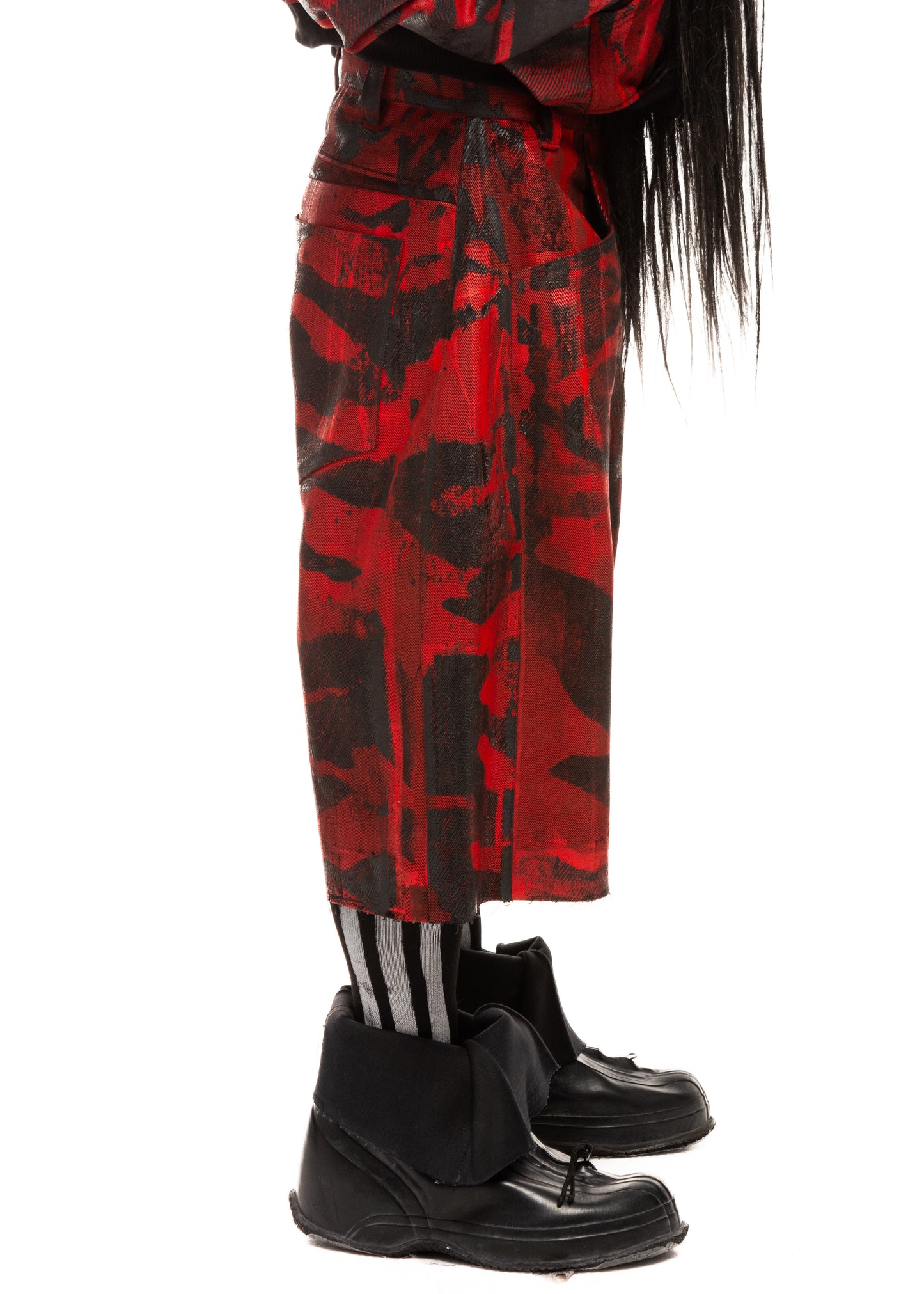 Zoom on leg portion showing red waxed denim fabric and camo treatment