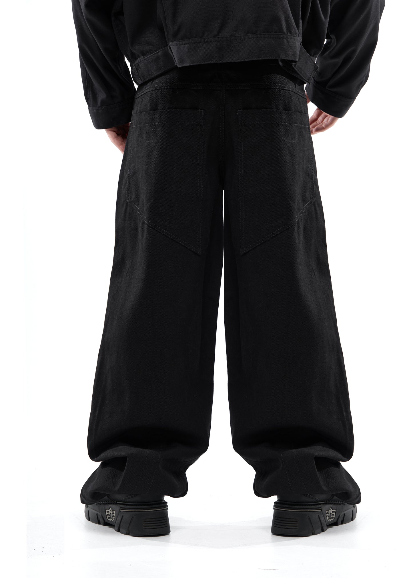 BLACK JEANS