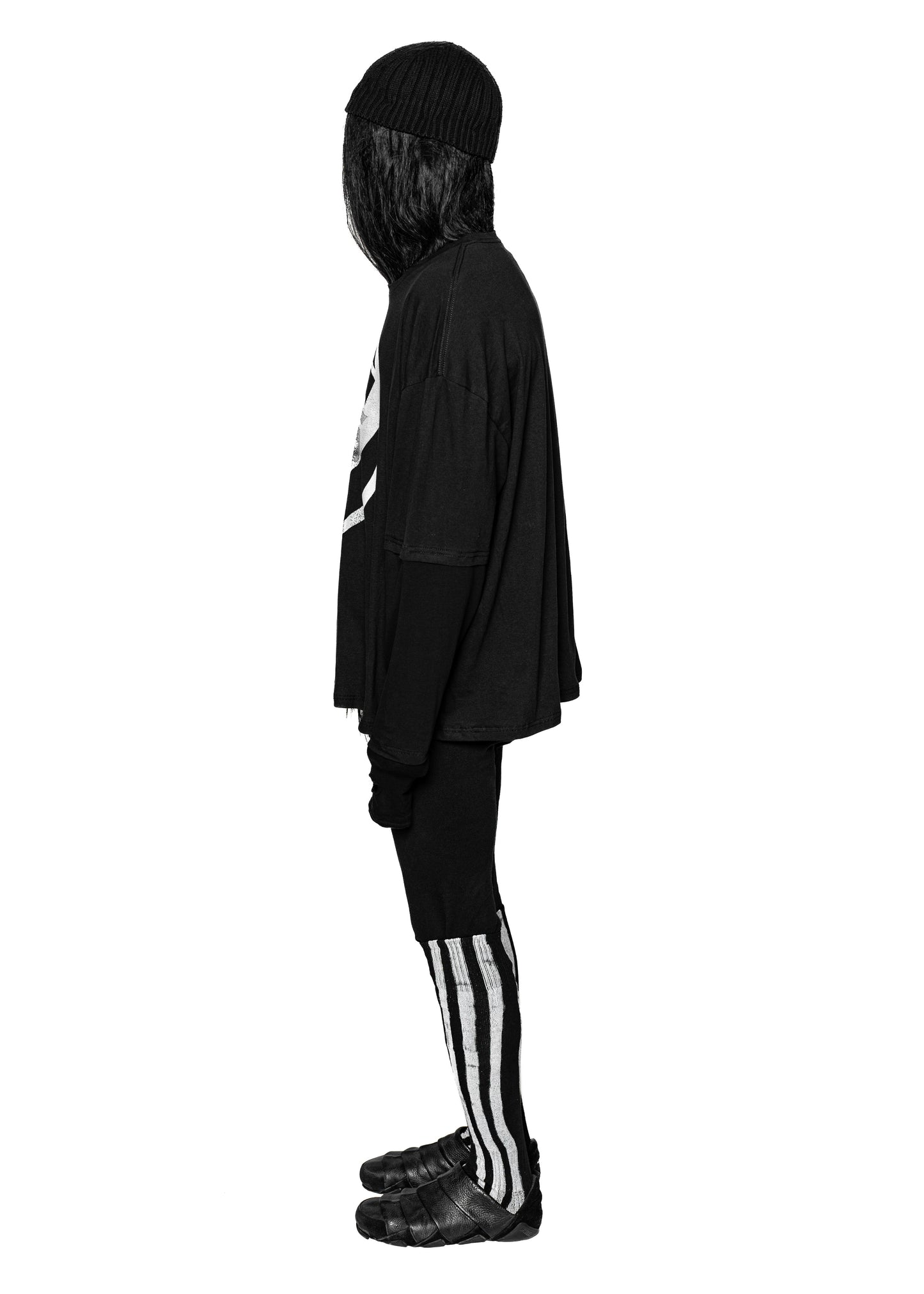 MARKET BLACK LONG-SLEEVED T-SHIRT