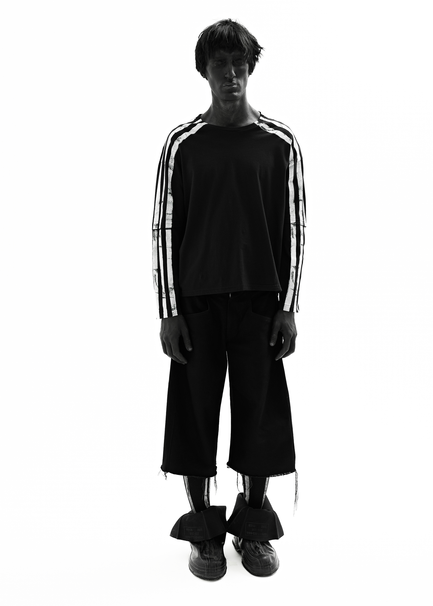 DOUBLE STRIPES BLACK LONG-SLEEVED T-SHIRT