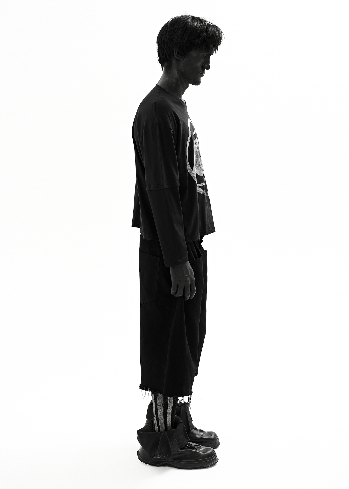 MARKET BLACK LONG-SLEEVED T-SHIRT