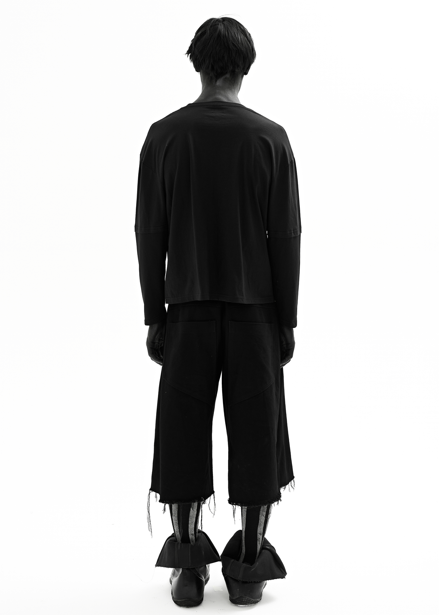 MARKET BLACK LONG-SLEEVED T-SHIRT