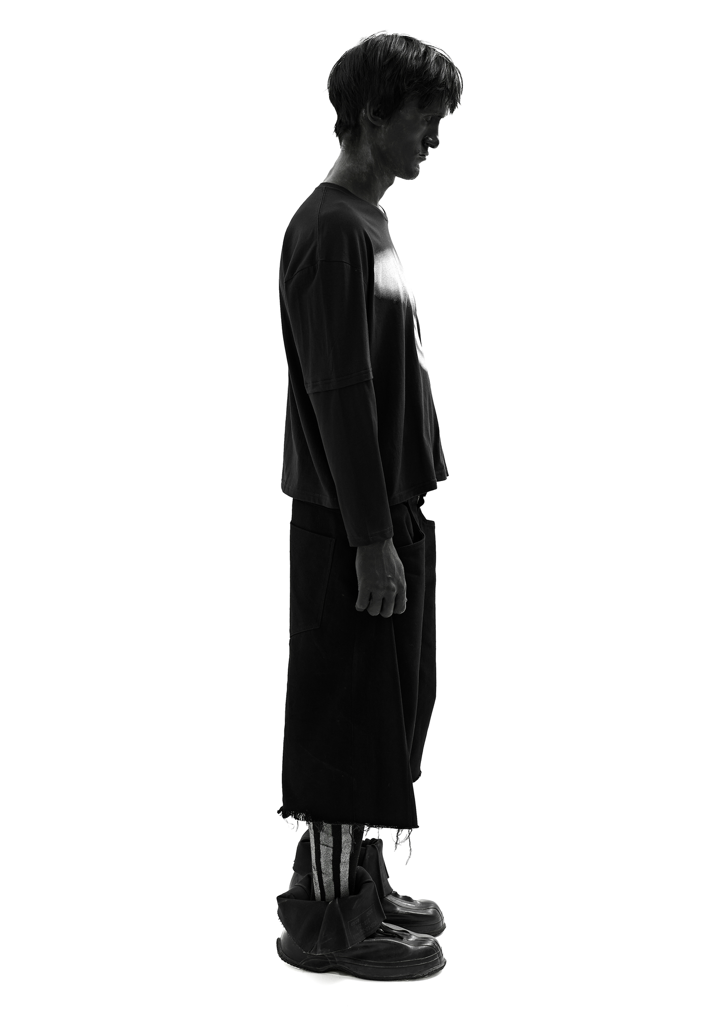 STAIN BLACK LONG-SLEEVED T-SHIRT