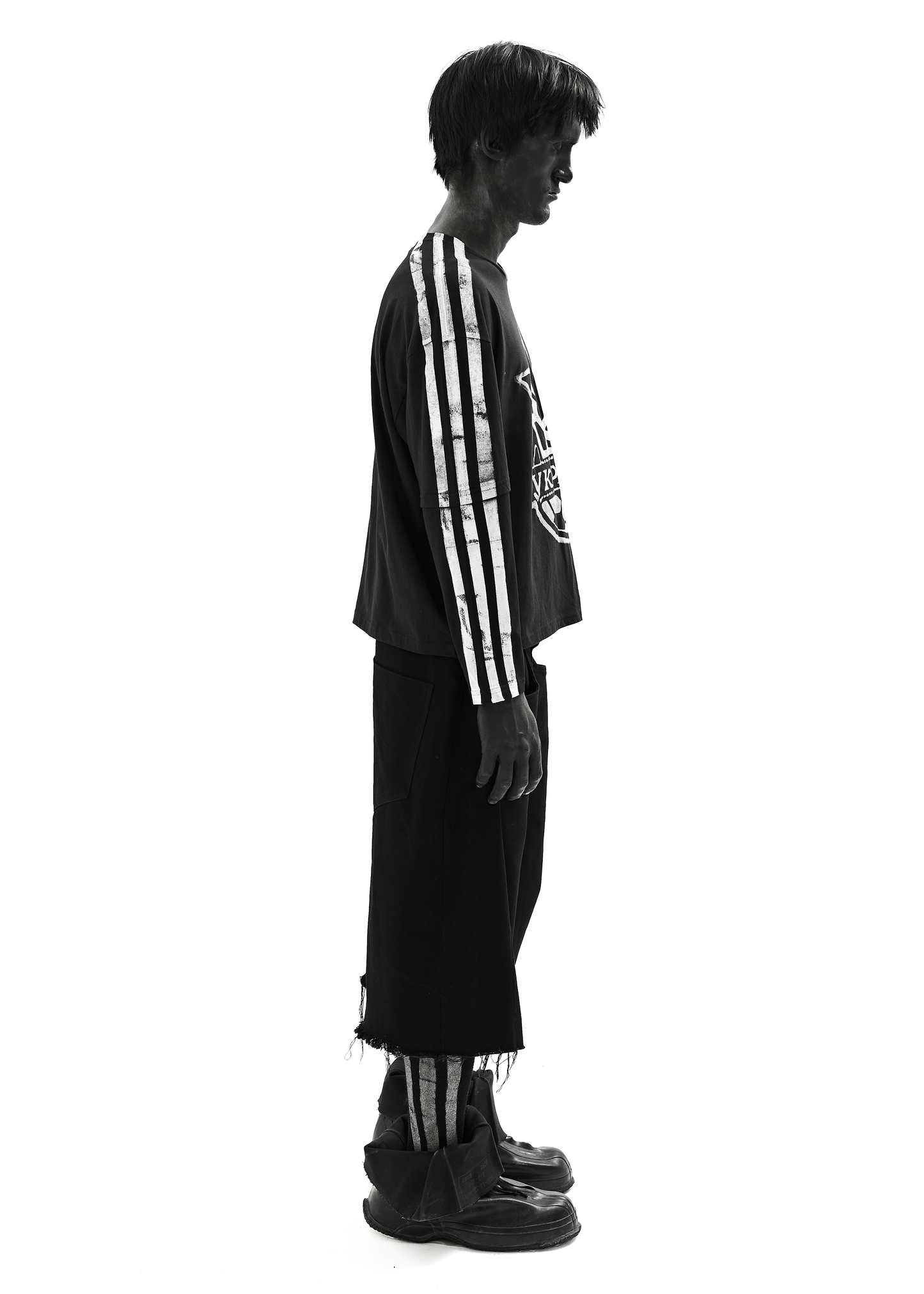 STRIPES BLACK LONG-SLEEVED T-SHIRT