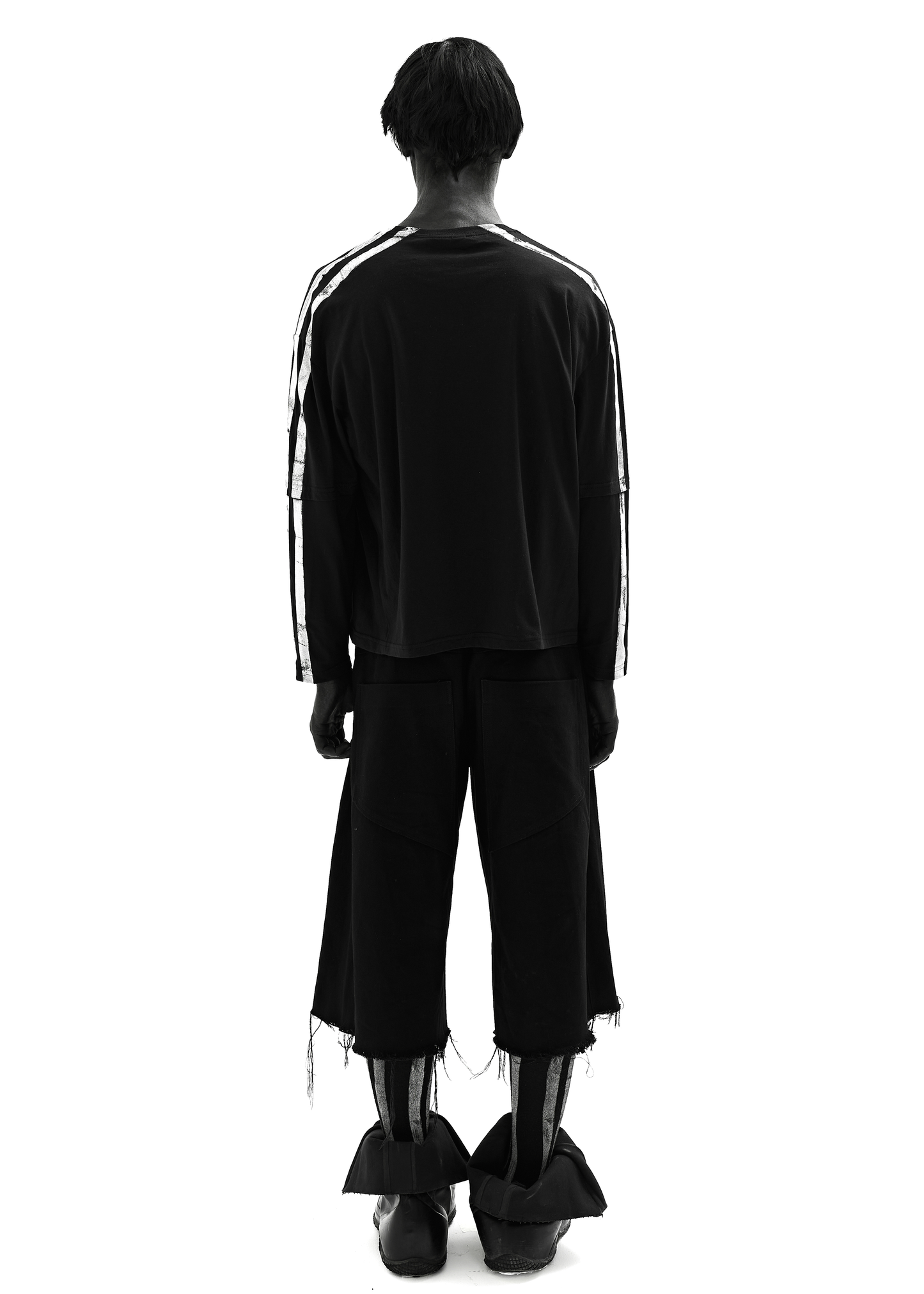 STRIPES BLACK LONG-SLEEVED T-SHIRT