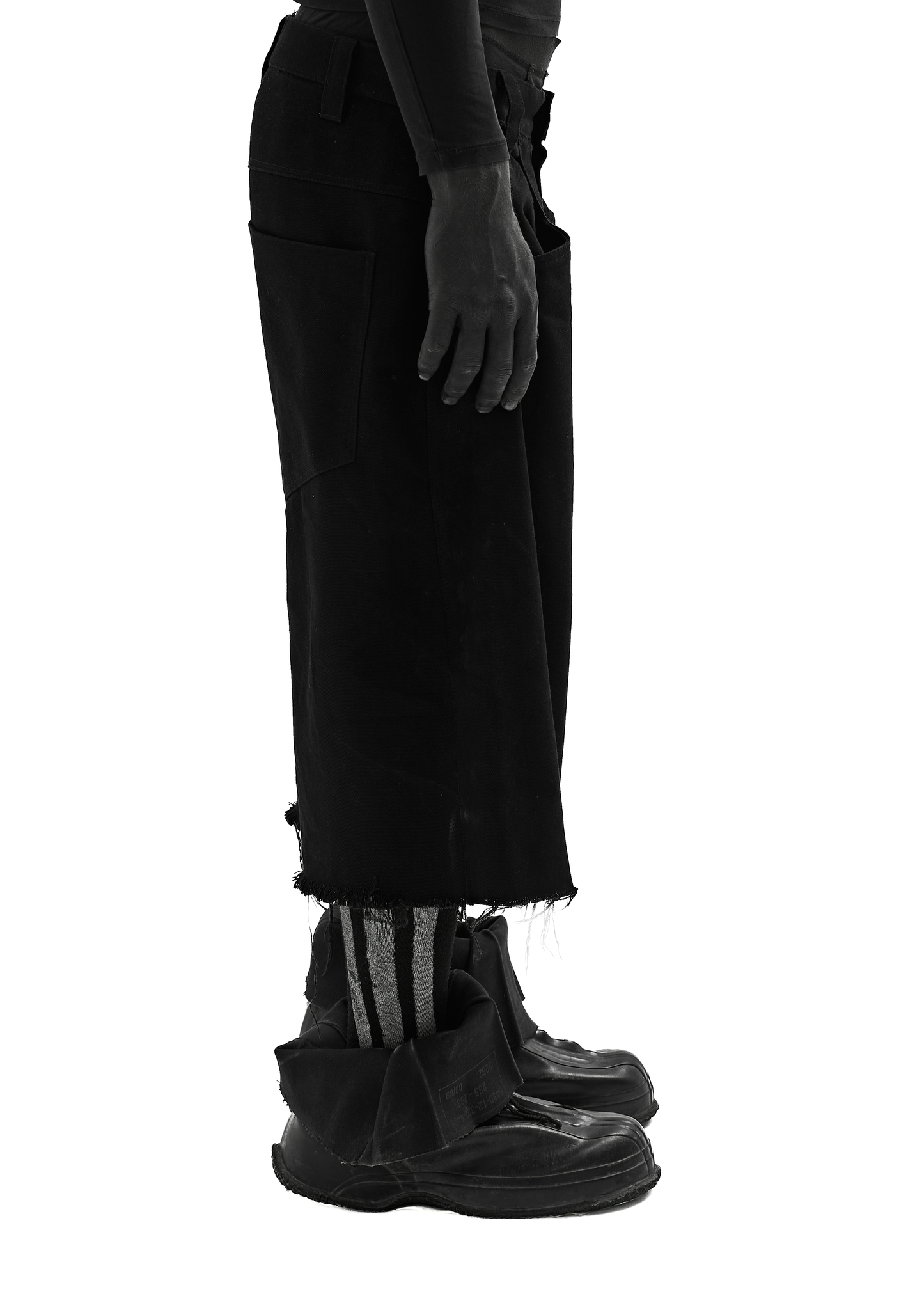 BLACK DENIM SHORTS