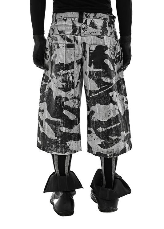 CAMO WAXED WHITE DENIM SHORTS
