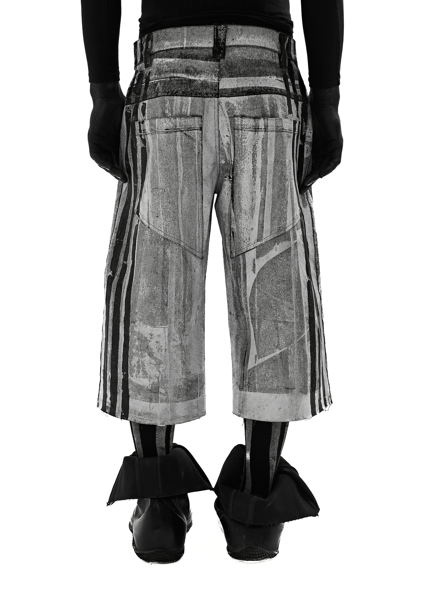 STRIPES WAXED WHITE DENIM SHORTS