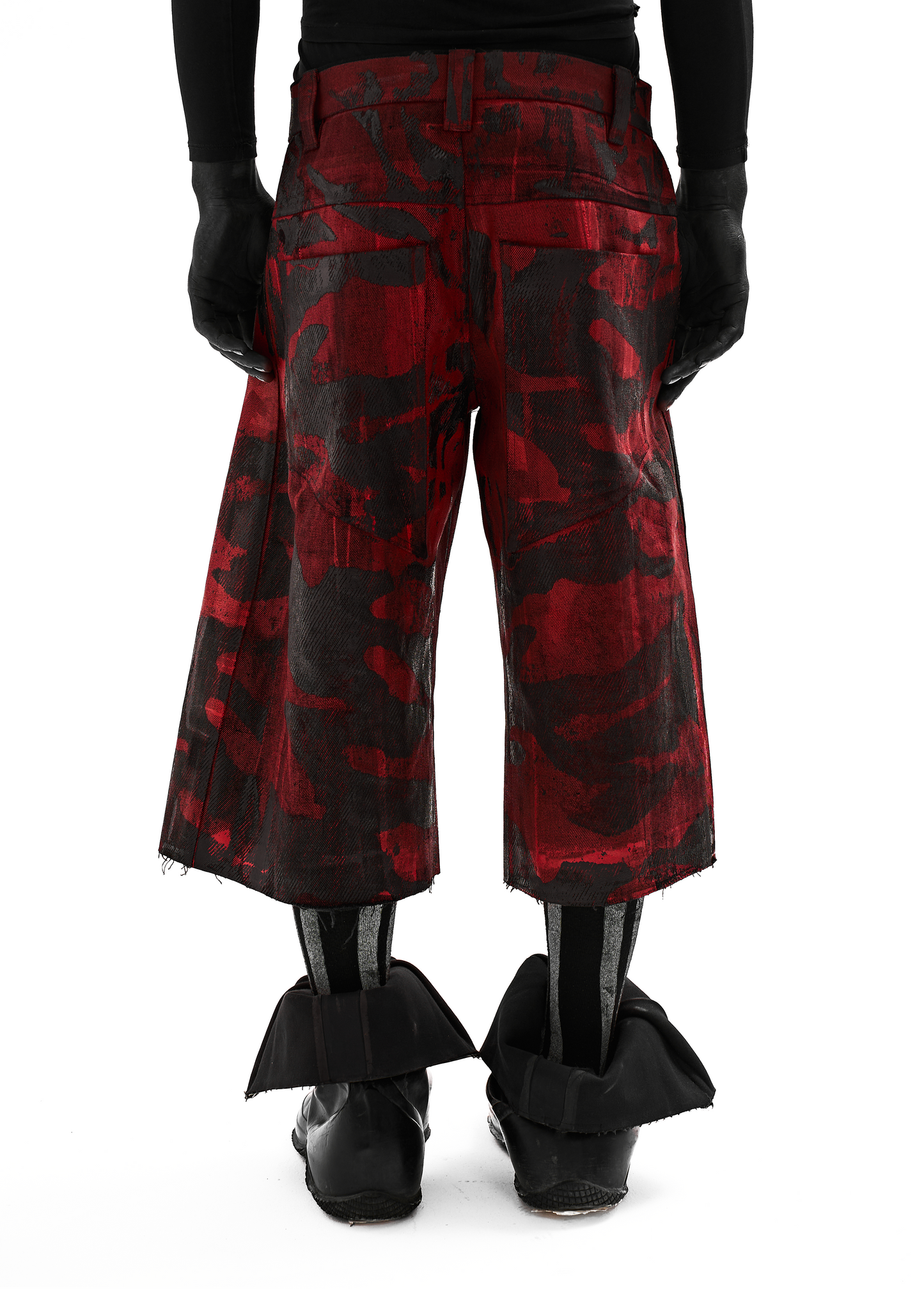 CAMO WAXED RED DENIM SHORTS