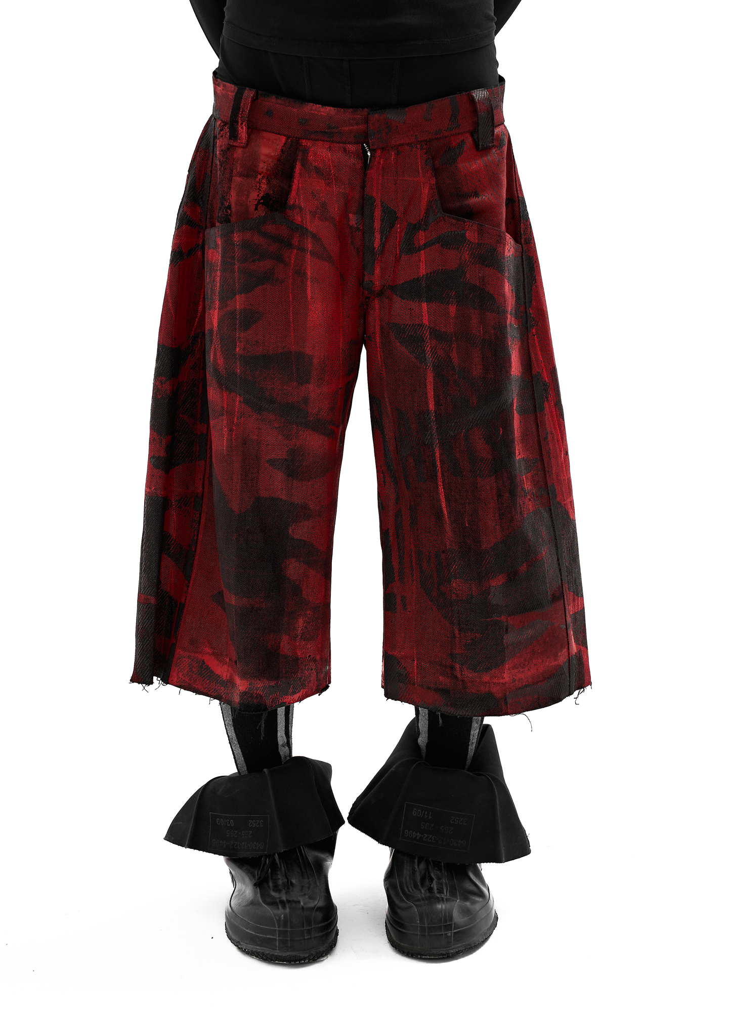 CAMO WAXED RED DENIM SHORTS