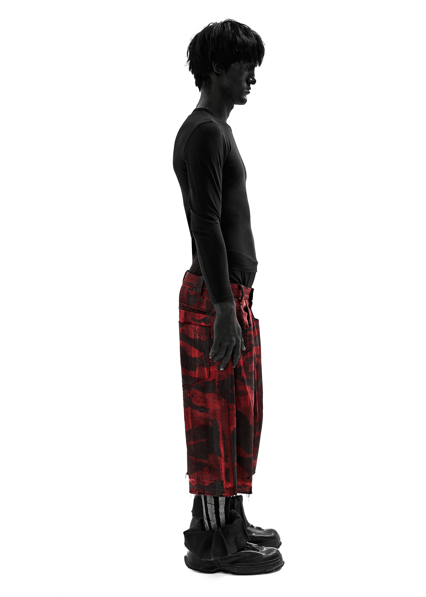 CAMO WAXED RED DENIM SHORTS
