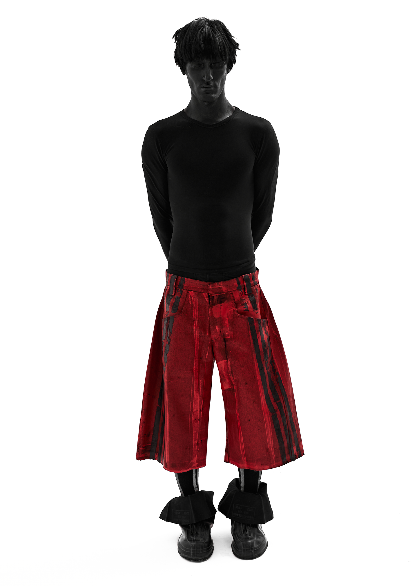 BLACK STRIPES WAXED RED DENIM SHORTS