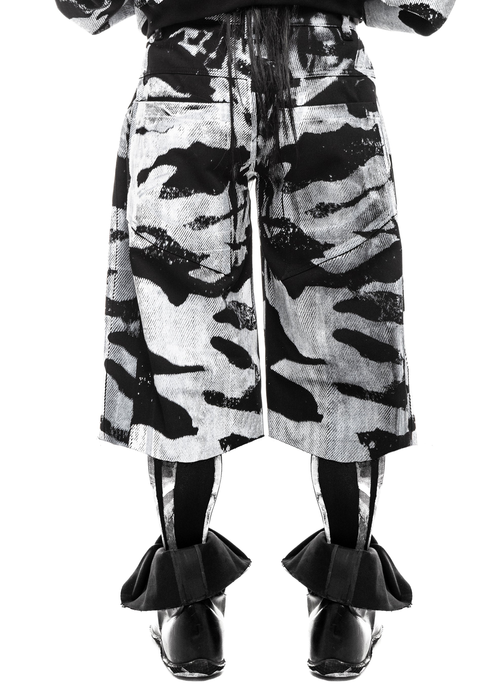 Detail view of lower camo shorts and boots – PLA4